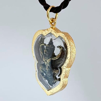 Artschatz Golden Amulet Garuda. Khagesvara, Vahana of Vishnu, Suparna, Thai Buddha Pendant