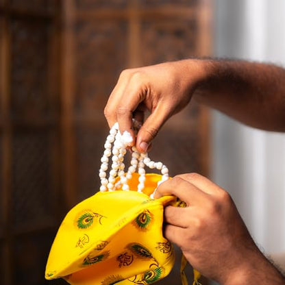 Set of Beads Mala and Cotton Gomukhi Japamala Bag Radhe Printed Japa Bag Jholi Prayer Chanting or Storing Bag Combo of 2 Pooja Items for Daily Mantra Jaap Meditation and Gifting (Kanha Japmala Set) - color: Kanha Japmala Set