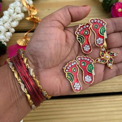 LOVENSPIRE Varalakshmi Vratham Gift Hamper Navaratri Vratha Hindu Religious Teej Karva Chauth Sankranti Pooja Housewarming Return Gifts - Potli Bags Haldi Kumkum Pack & Holder Lakshmi Feet Bindi